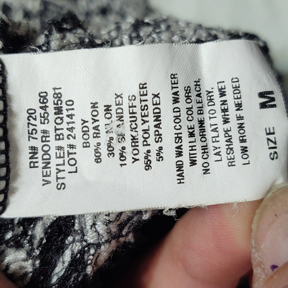 BKE Lace And sequin long sleeve sweater. So Gorgeous!!!!! Size M - Picture 6 of 6